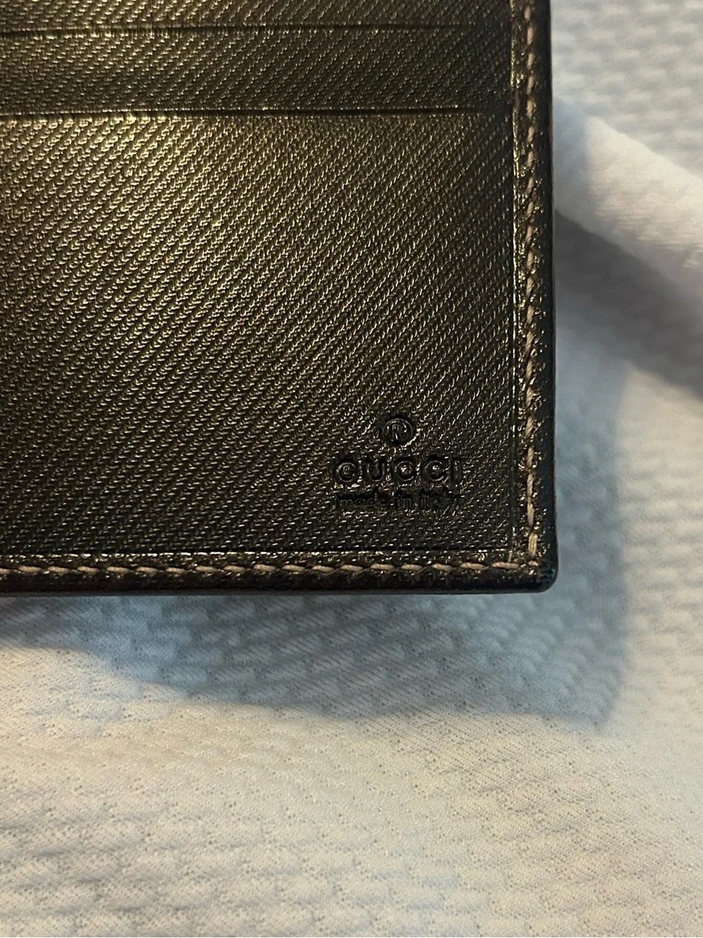BRAND NEW Gucci Bi-Fold Wallet